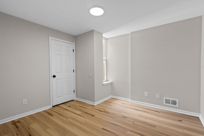 Building Photo - 2524 E Fayette St