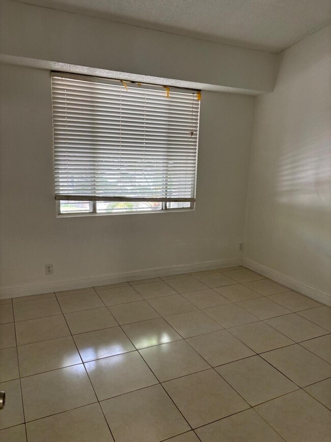 Building Photo - 811 Lyons Rd