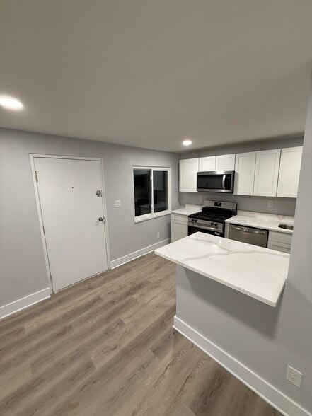 Building Photo - 87 E 4th Ave