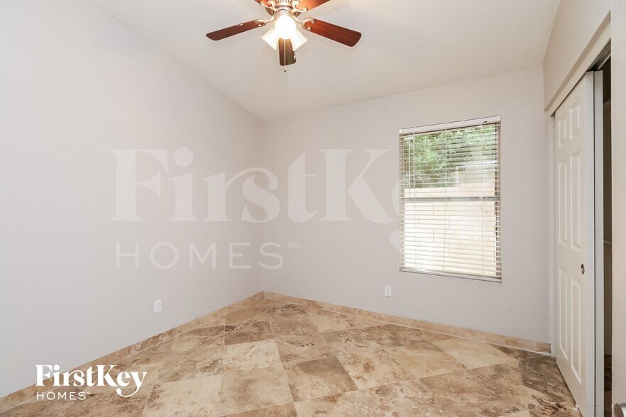 Building Photo - 1831 W Wildhorse Dr
