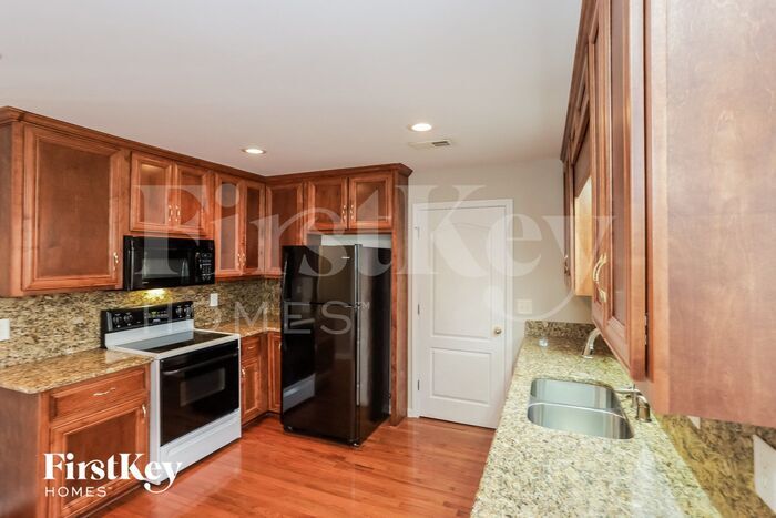 Building Photo - 205 Crown Oaks Ct