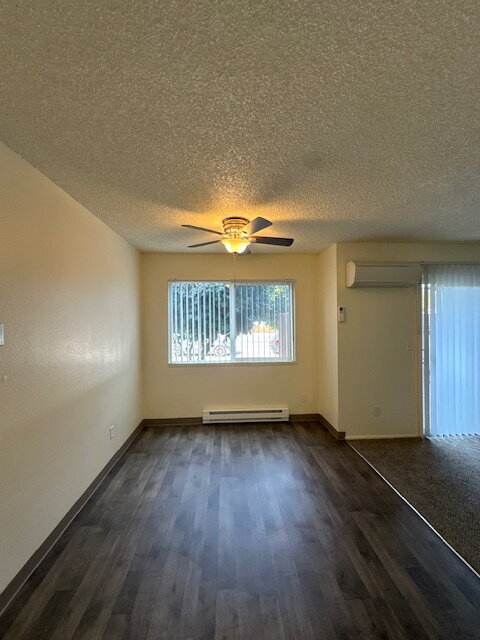 Building Photo - 2-Bedroom Apartment, 1.5 Bath, Downstairs,...