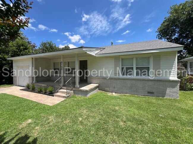 Building Photo - For Lease | $1300 Rent | Available Now!