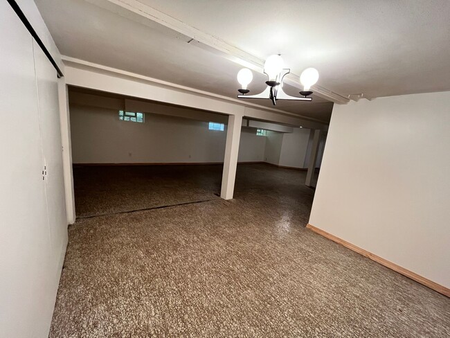 Building Photo - Spacious & Secluded 2BR/2BA Wauwatosa Sing...