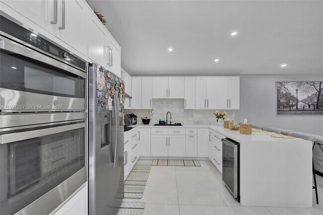 Building Photo - 15962 SW 138th Ct