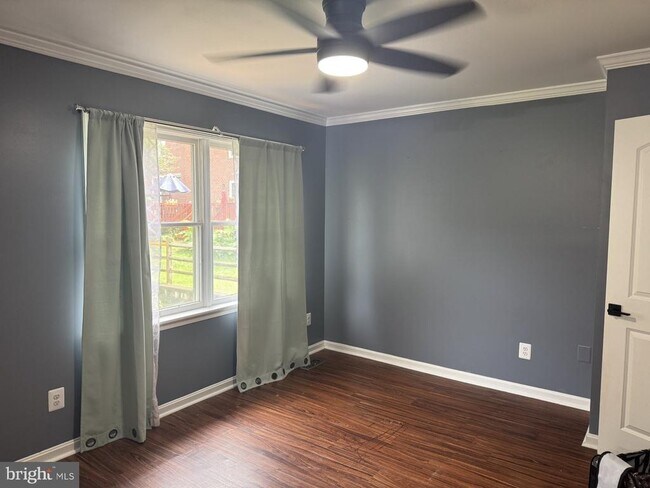 Building Photo - 813 Chesney Ln