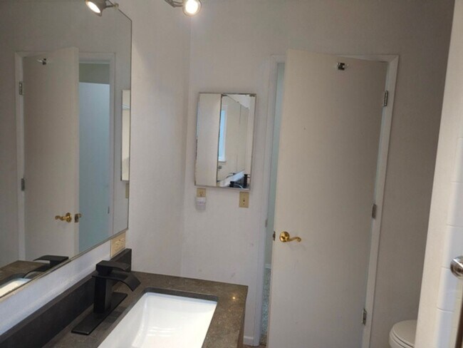 Building Photo - 2Bd/2Ba Single Story Home - Available to View!