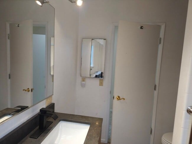 Building Photo - 3056 Twin Oak Pl NW