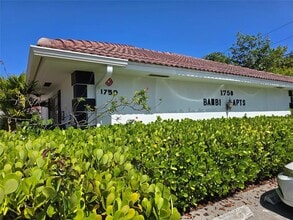 Building Photo - 1750 N Riverside Dr