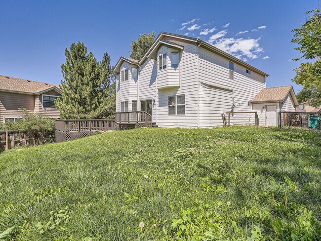 Building Photo - Evolve Real Estate: Meticulous Executive 4 Bedroom Plus Finished Basement Available August 5!