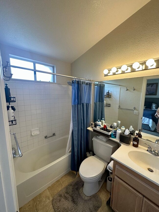 Building Photo - Light and Bright North Park 2 Bedroom Condo