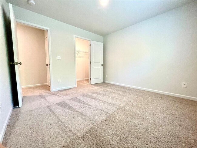 Building Photo - 667 Summerwood Ln