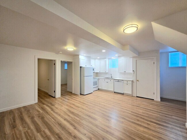 Building Photo - 300 S Franklin Ave