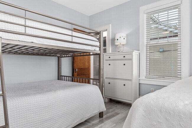 Building Photo - 100 S Amherst Ave