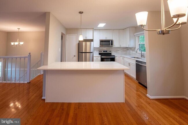 Building Photo - 5629 Signal Point Ct