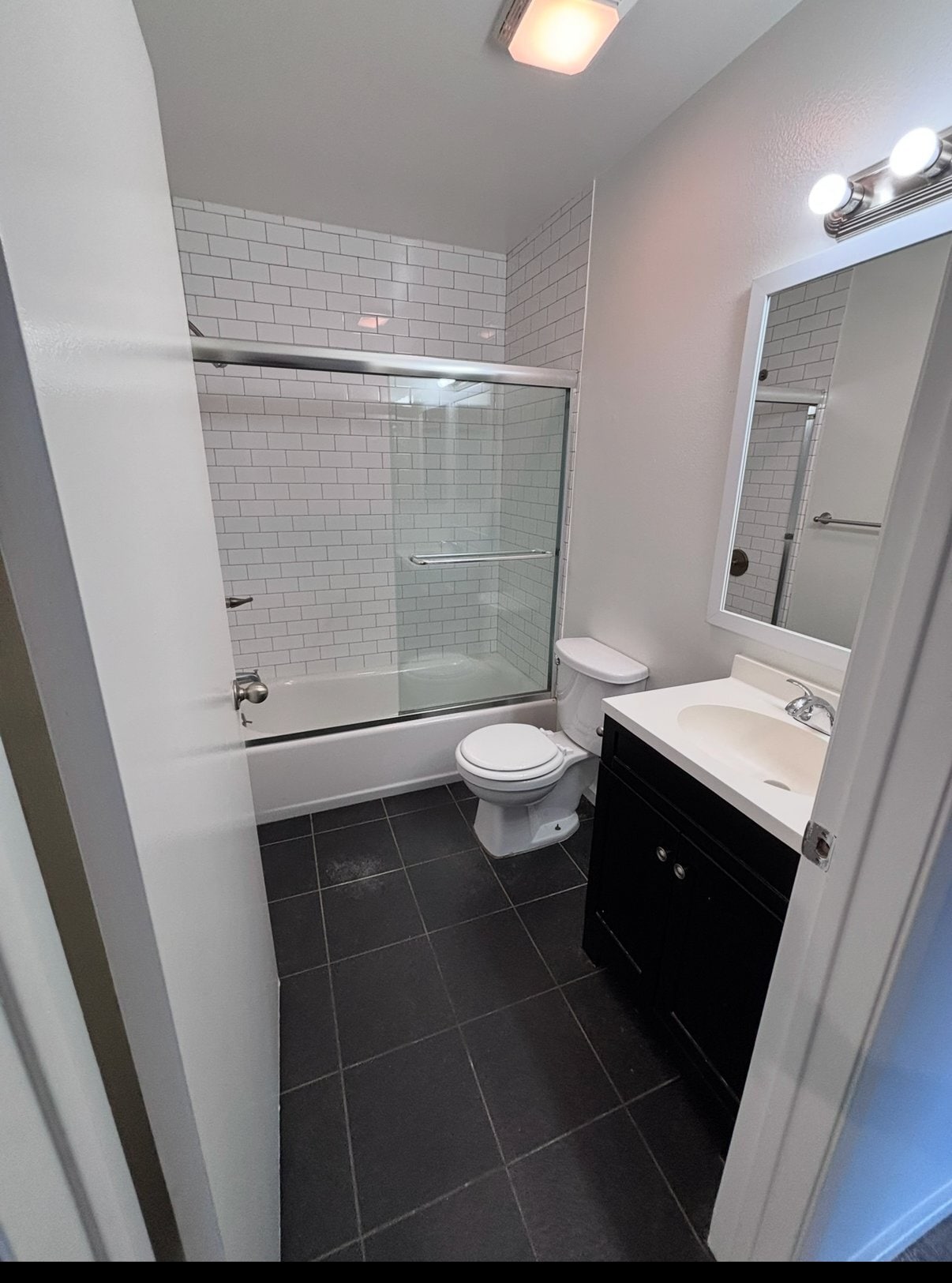 Building Photo - 7531 Hampton Ave