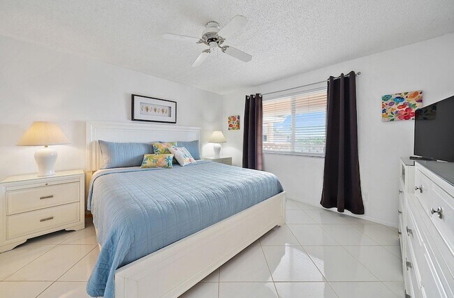 Building Photo - 353 S US Hwy 1