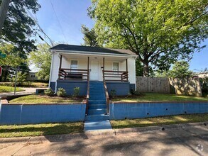 Building Photo - Charming 2-bedroom, 1-bath home on a corne...