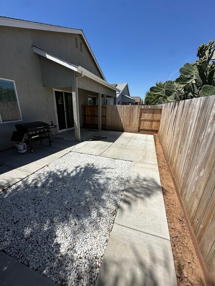 Building Photo - 6200 Chavez Ct