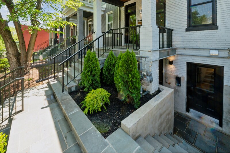 Building Photo - 321 L St NE