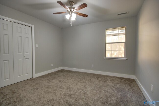 Building Photo - 205 Jarrett Ln