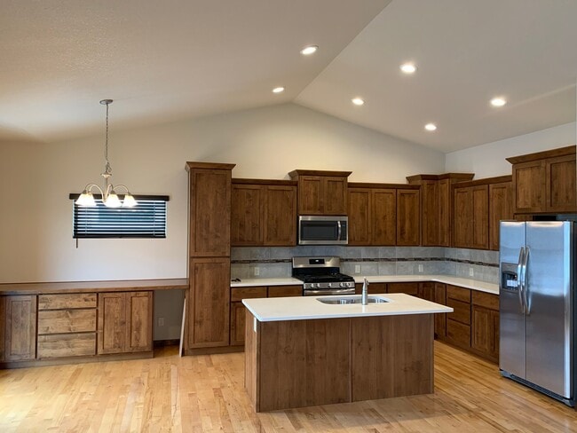 Building Photo - Elegant 3 Bedroom 2.5 Bathroom Home