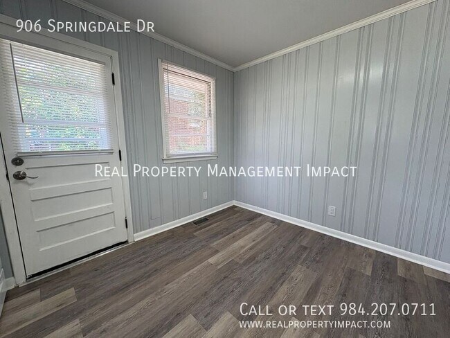 Building Photo - 906 Springdale Dr