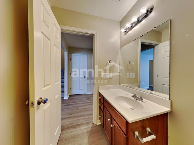 Building Photo - 1100 Briar Rose Ln