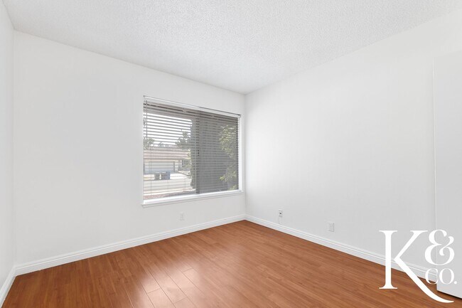 Building Photo - 559 W Avenida De Las Flores