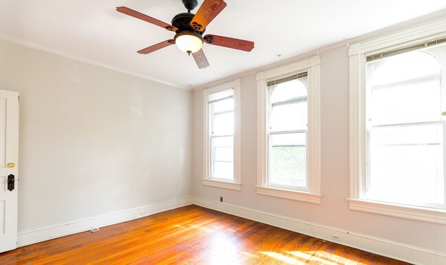 Building Photo - Classic Capitol End-Unit Hill Rowhome