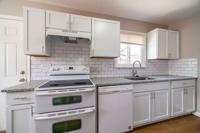 Building Photo - 687 Scriven Ave