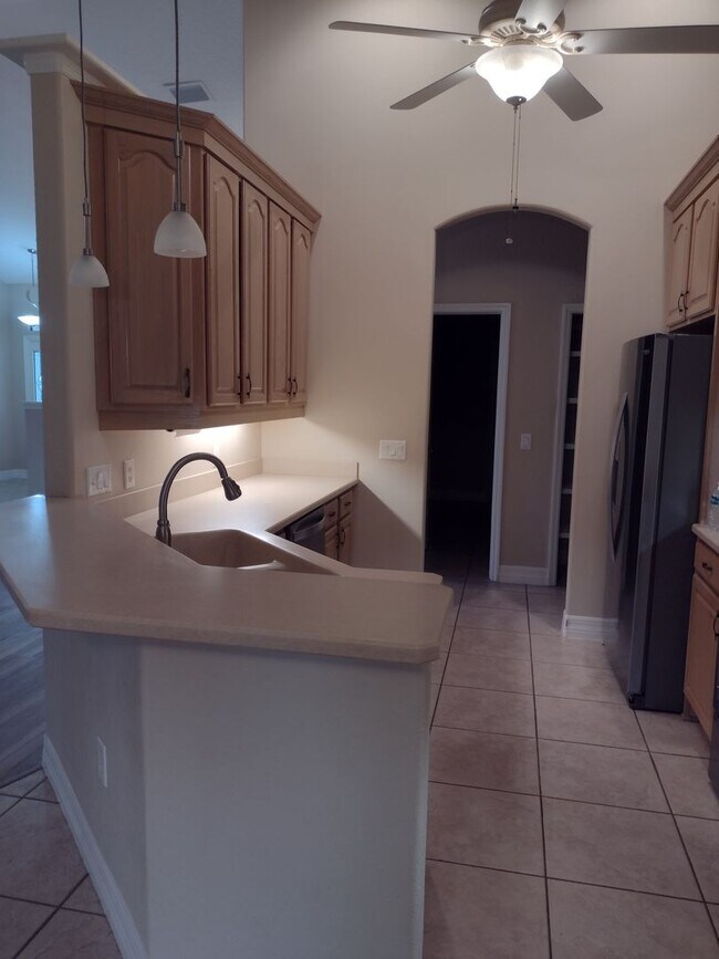 Building Photo - 592 Dowling Cir