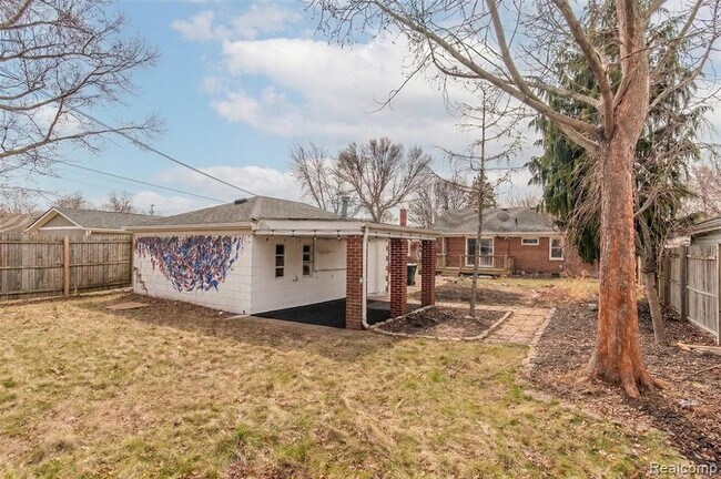 Building Photo - 20625 Elizabeth St