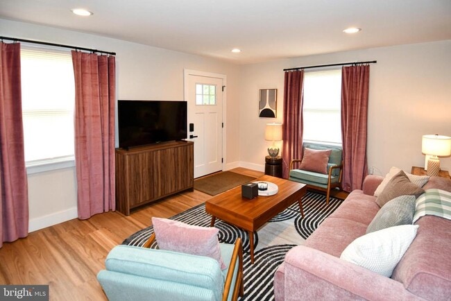 Building Photo - 503 Woodston Rd