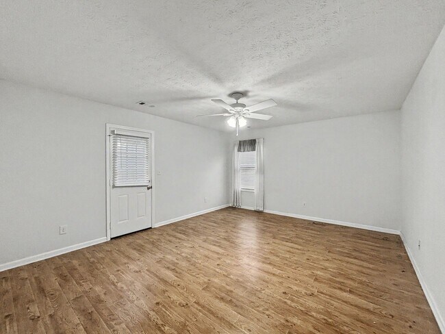 Building Photo - 560 Lee Byrd Rd