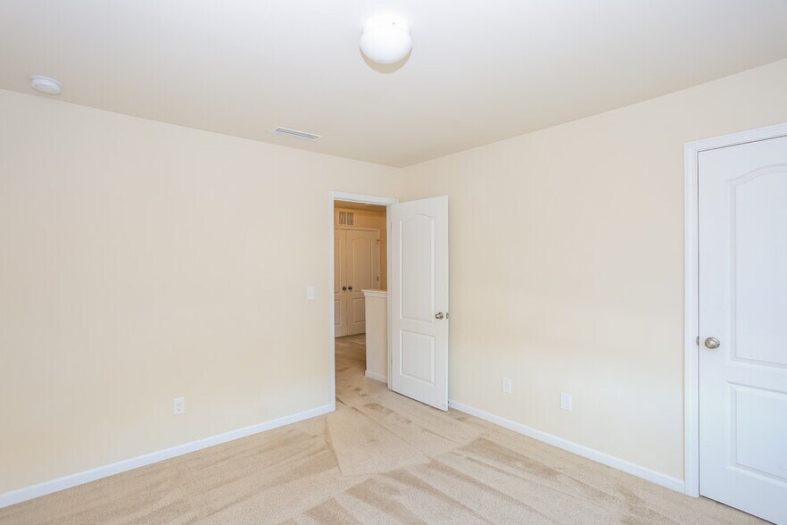 Building Photo - 164 Autumn Bluff Cir