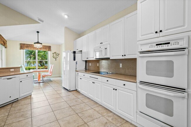 Building Photo - 10250 NW 60th Pl