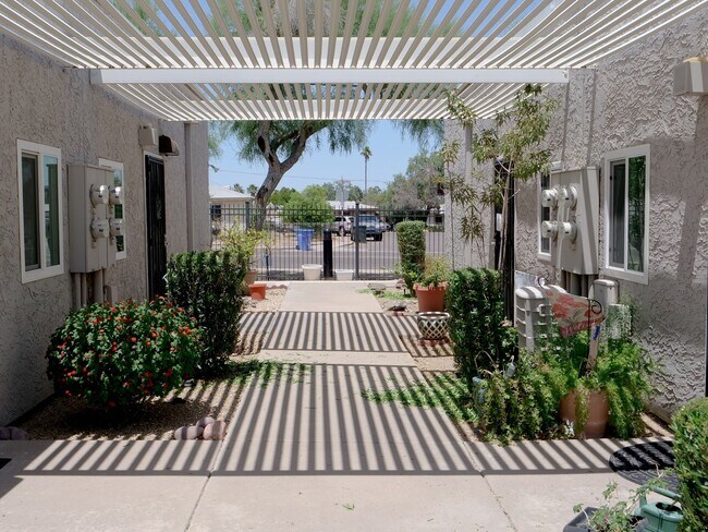Building Photo - Sweetwater Gardens Apartments