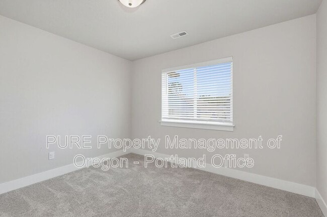 Building Photo - 1730 NE Gilbert Ln