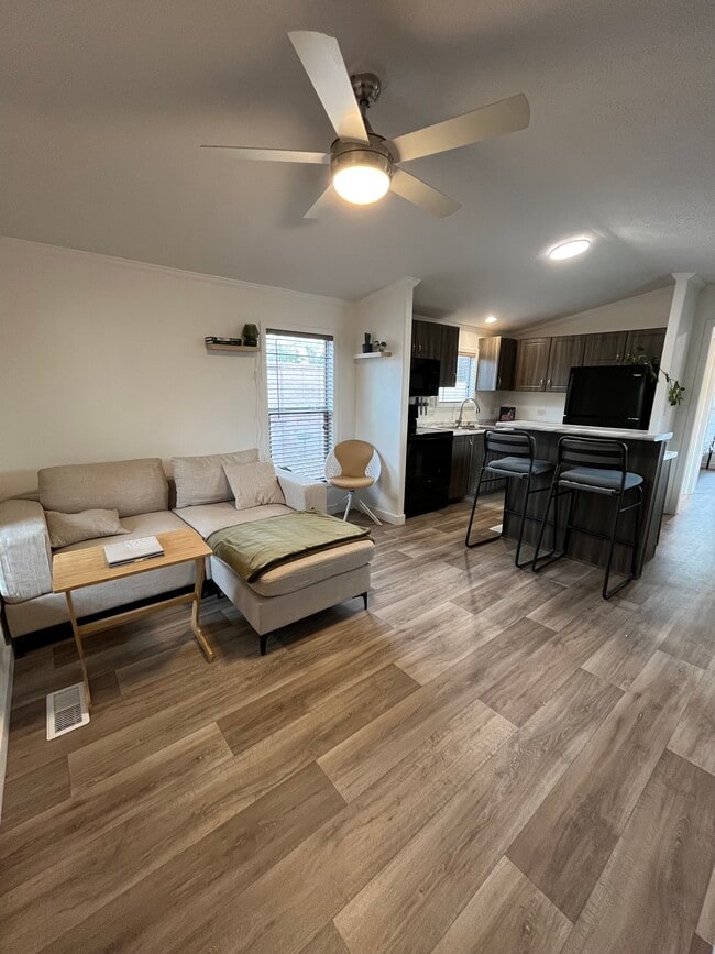 Primary Photo - 4313-4312 Condesa Dr NW