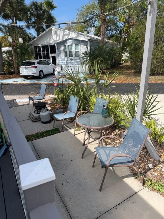 Building Photo - Mobile Home in Sarasota Lakes and Rv