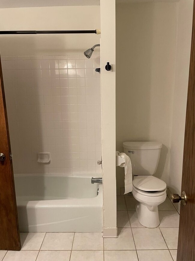 Building Photo - Blaine Townhome for Rent