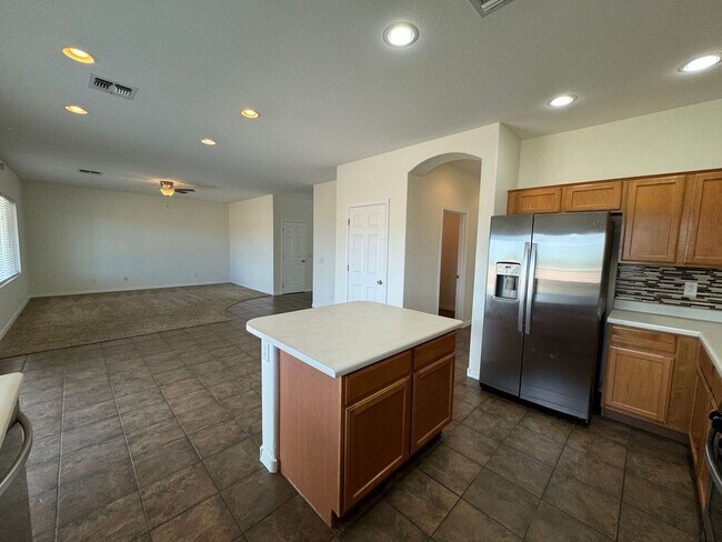 Building Photo - 4 Bedroom - 2.5 Bath - 2485 Sq. Ft - Sahuarita