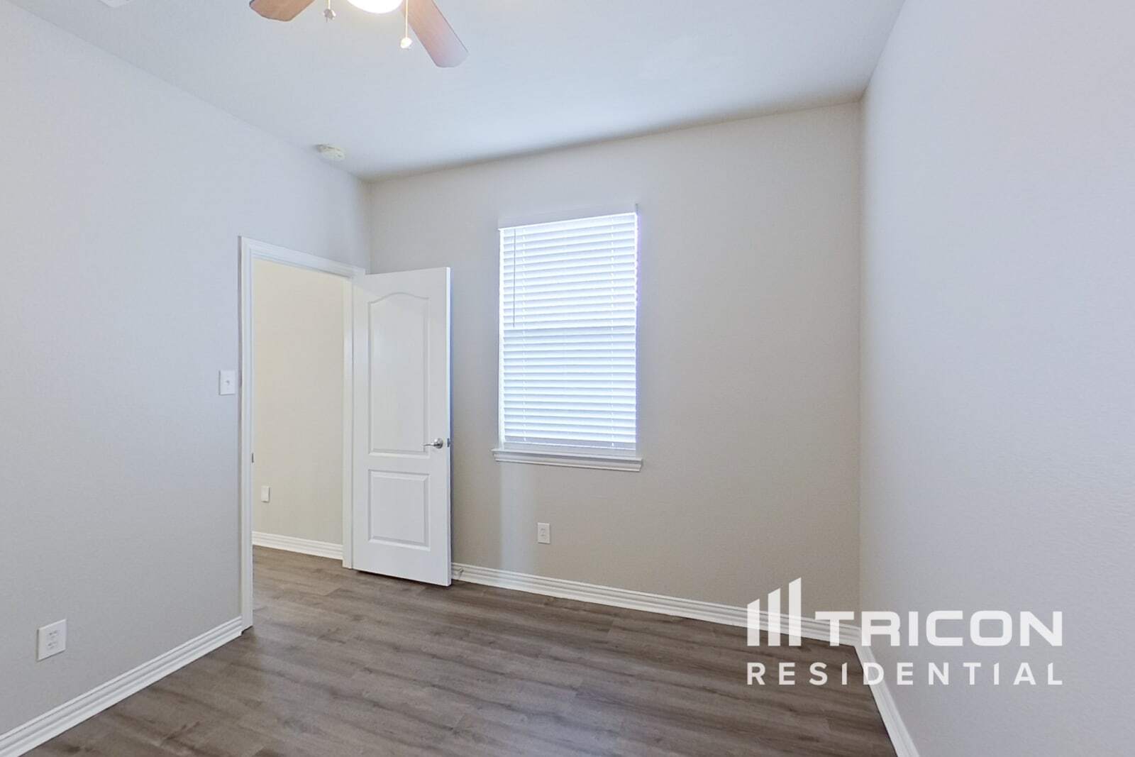 Building Photo - 15904 Alvarado Dr