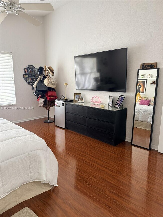 Building Photo - 10390 Utopia Cir E