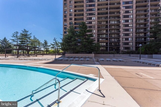 Building Photo - 3701 S George Mason Dr