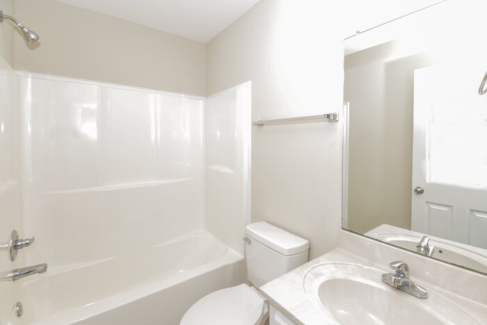 Building Photo - 1018 Granny White Rd