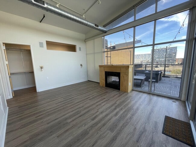 Building Photo - 199 S 5th St