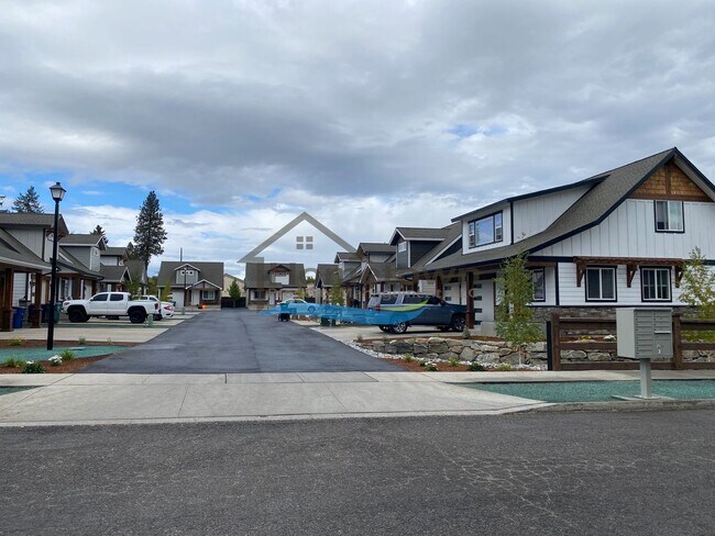 Building Photo - Beautiful 946 Square-Foot Custom Craftsman Home in Coeur d'Alene with 2 Bedrooms and 1.5 Bathrooms!