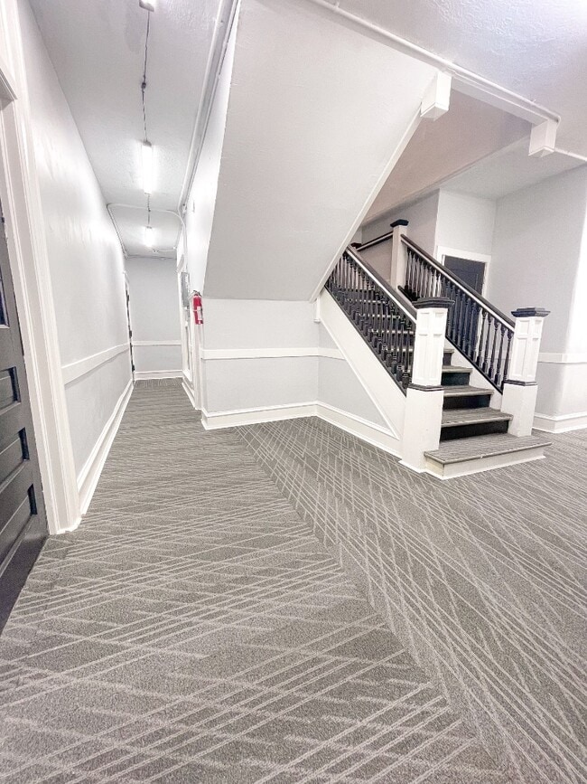 Building Photo - 601 Main St